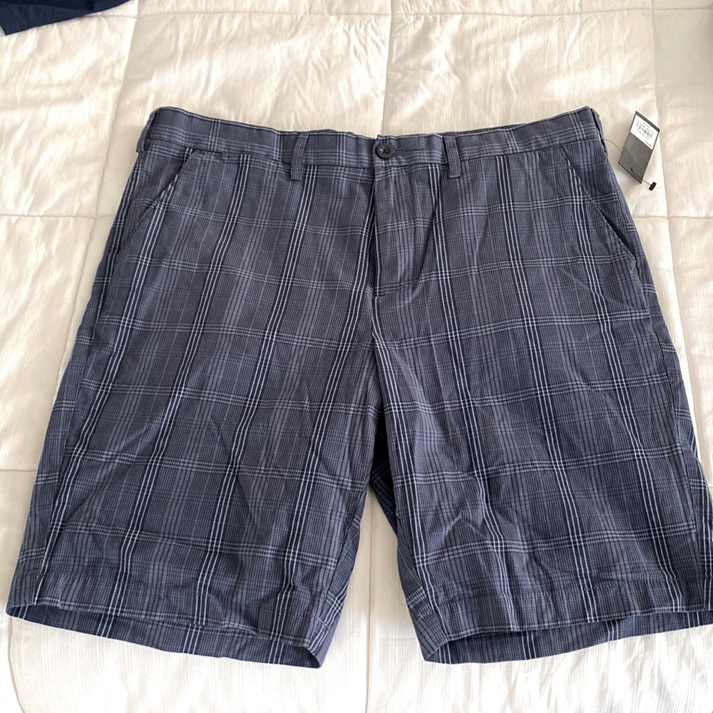 Men’s size 38 plaid shorts, APT 9, NWT